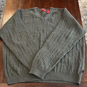 Izod Men's V-Neck Sweater in Army Green